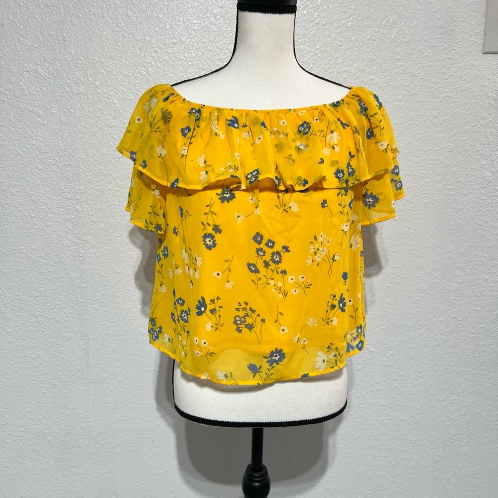 Women’s top size small.